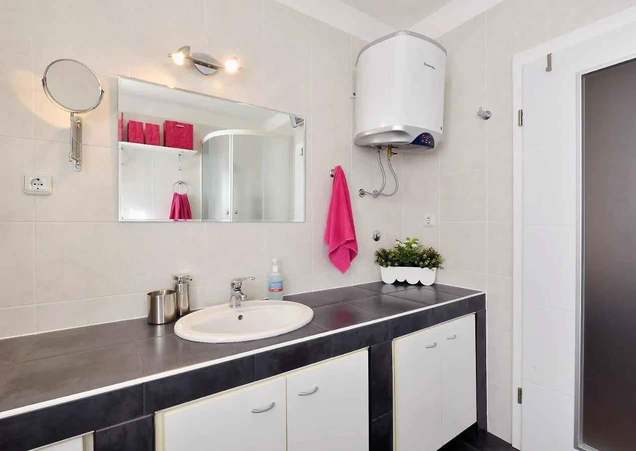 Studio Apartment Pupa Kastela Croatia