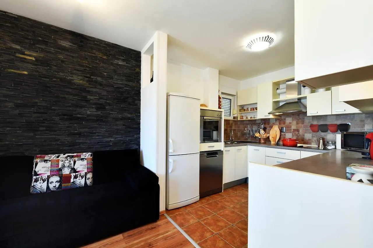 Studio Apartment Pupa Kastela