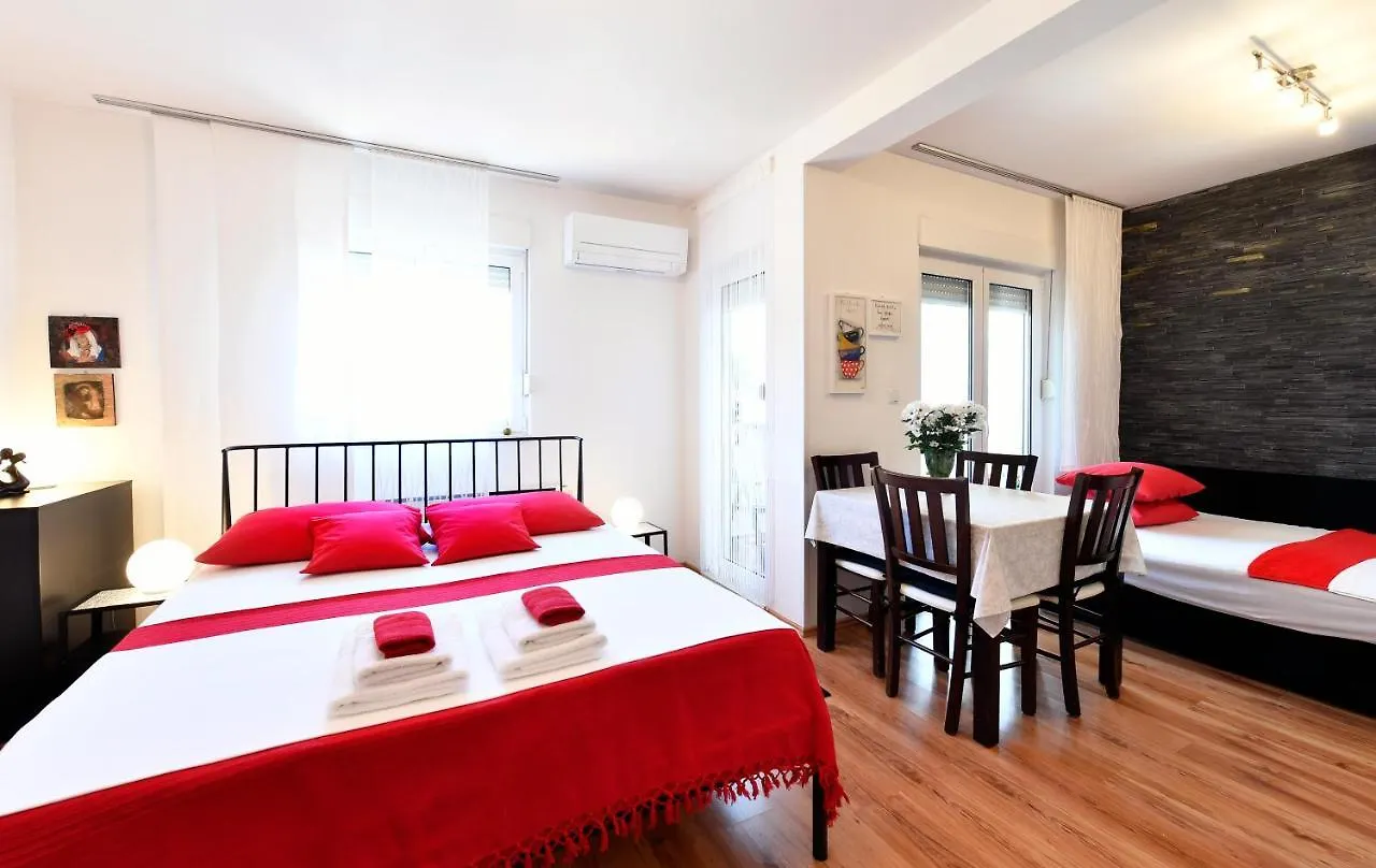 Studio Apartment Pupa Kastela