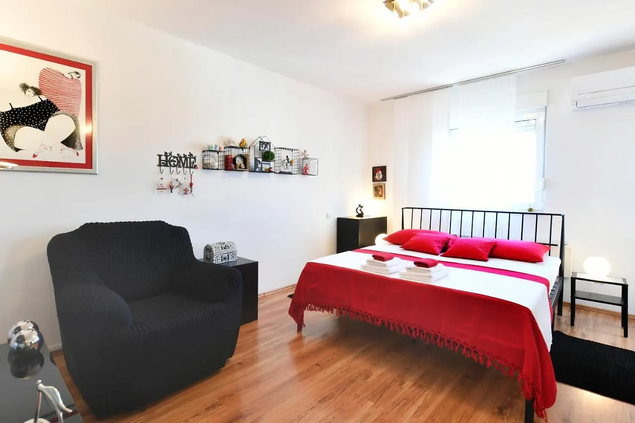 Studio Apartment Pupa Kastela Croatia